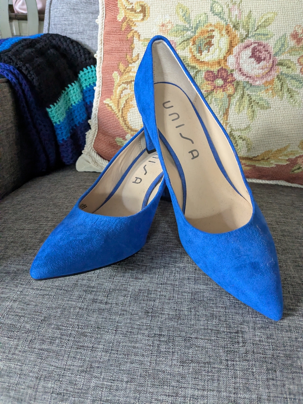 Unisa Electric Blue Pointed Toe Suede Pumps
